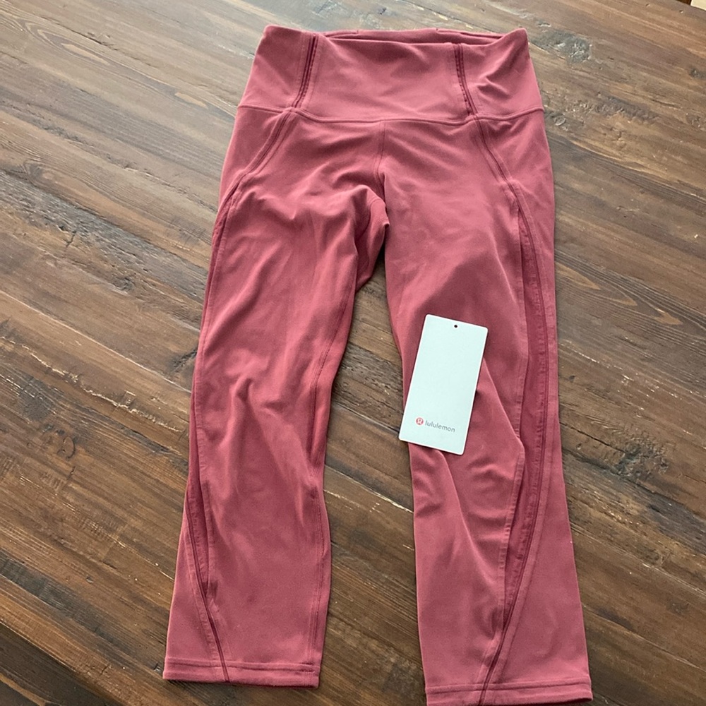 Lululemon (6) Nulu Mesh Panels HR Crop 21” (mulled wine) look like new!l